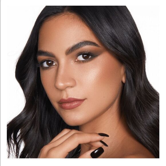 ⭐️HOST PICK⭐️ True + Luscious Lucky Glow Bronze and Highlight Palette - Picture 6 of 9